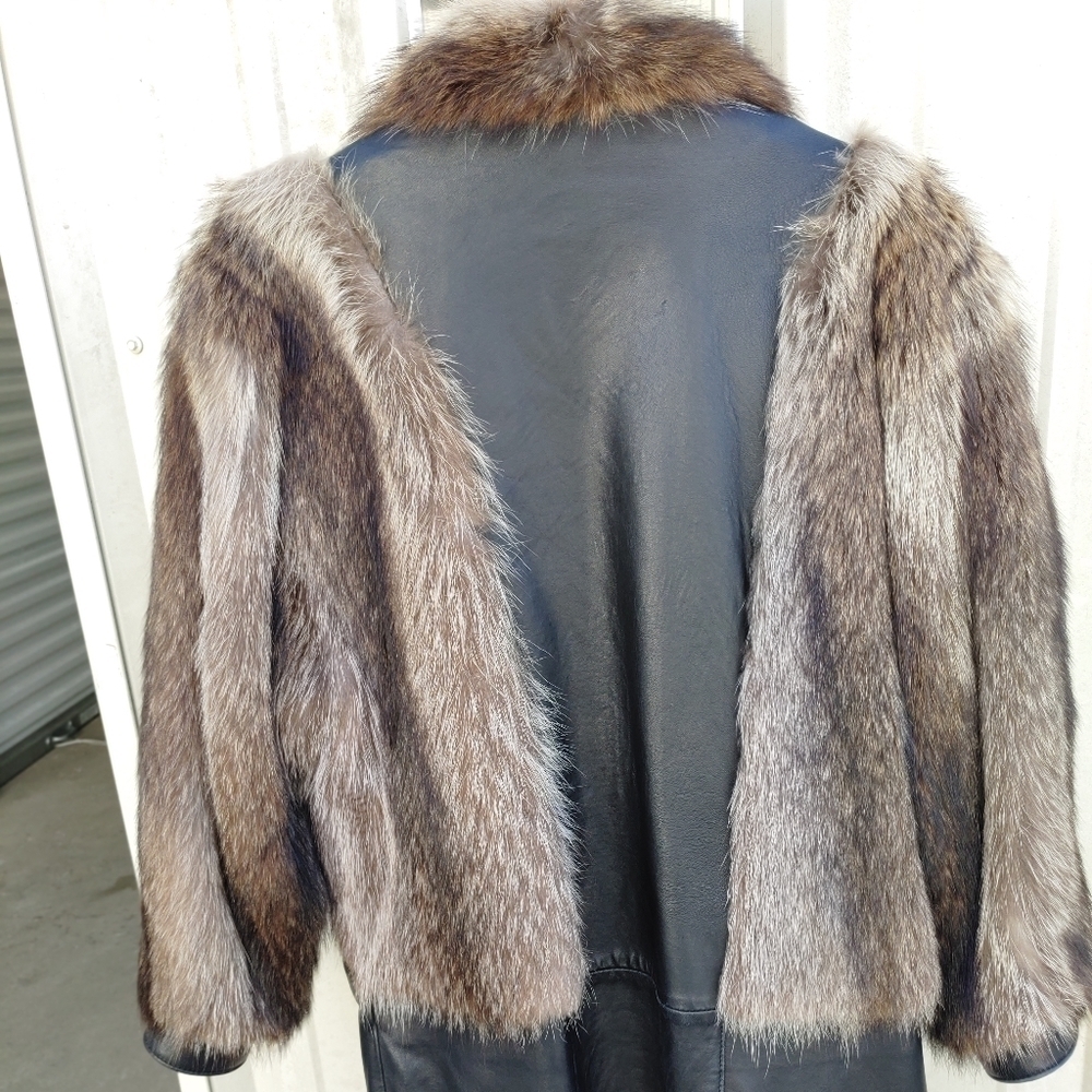GORGEOUS GENUINE RACCOON FUR/ BLACK GENUINE LEATHER CAR COAT SIZE XL - Picture 3 of 10